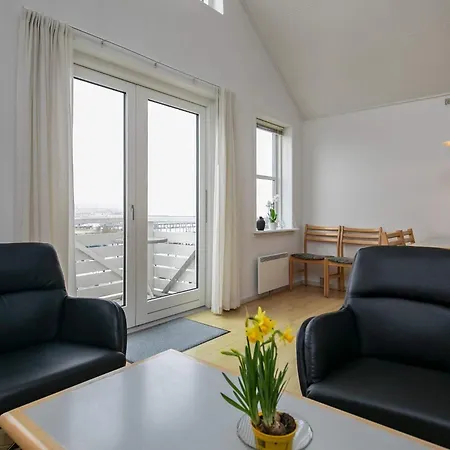 Apartment 6 Person In